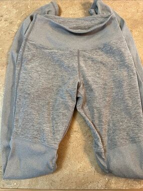Light Gray Ribbed Waist Seamless leggings (with gathers in leg area)  medium